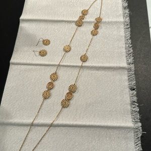 Necklace and earring set